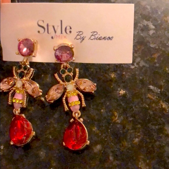 Insect Inspired Jewel Earring - Picture 1 of 3